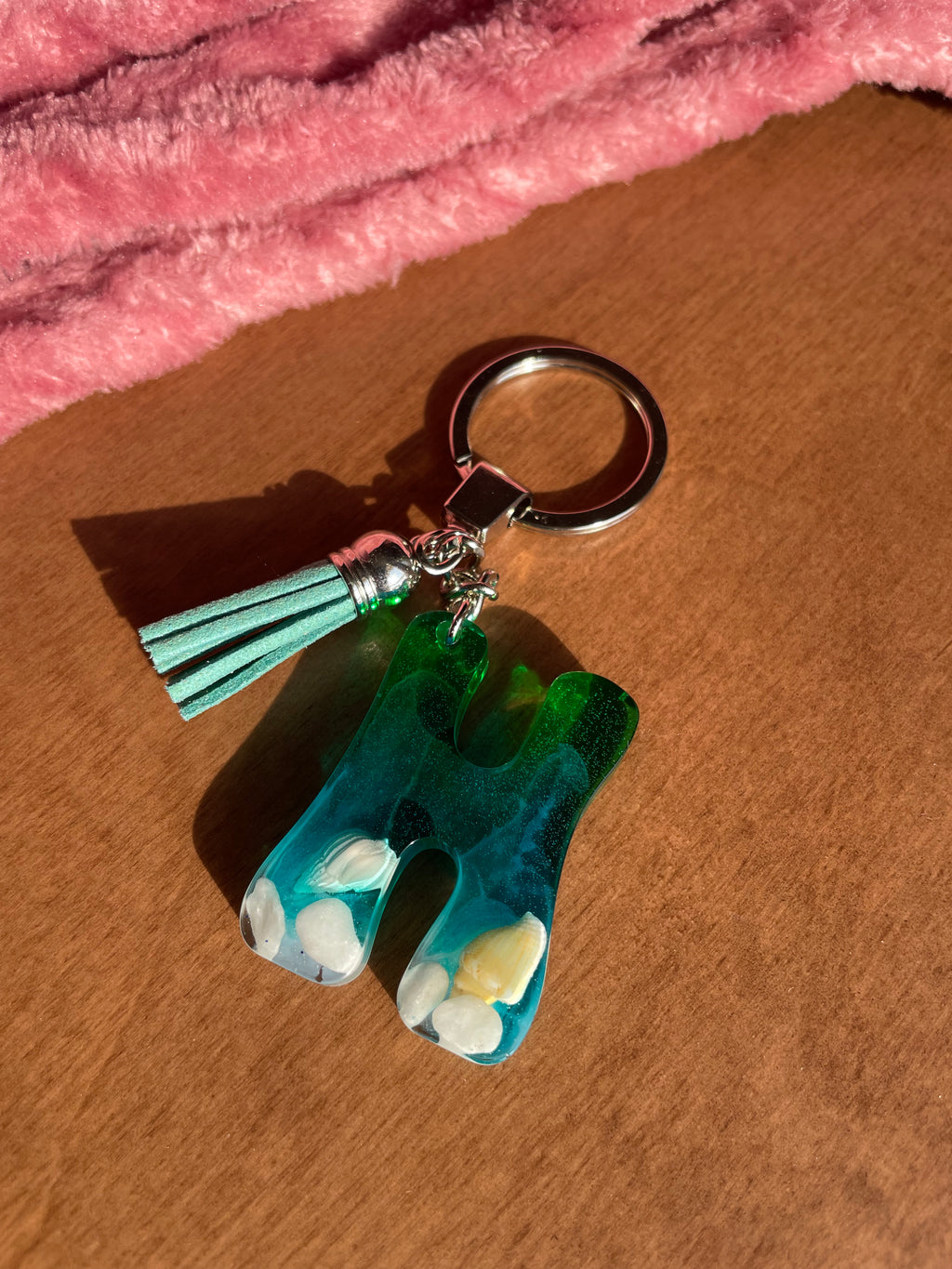 H Resin Ocean Effect Stone Shell Keychain