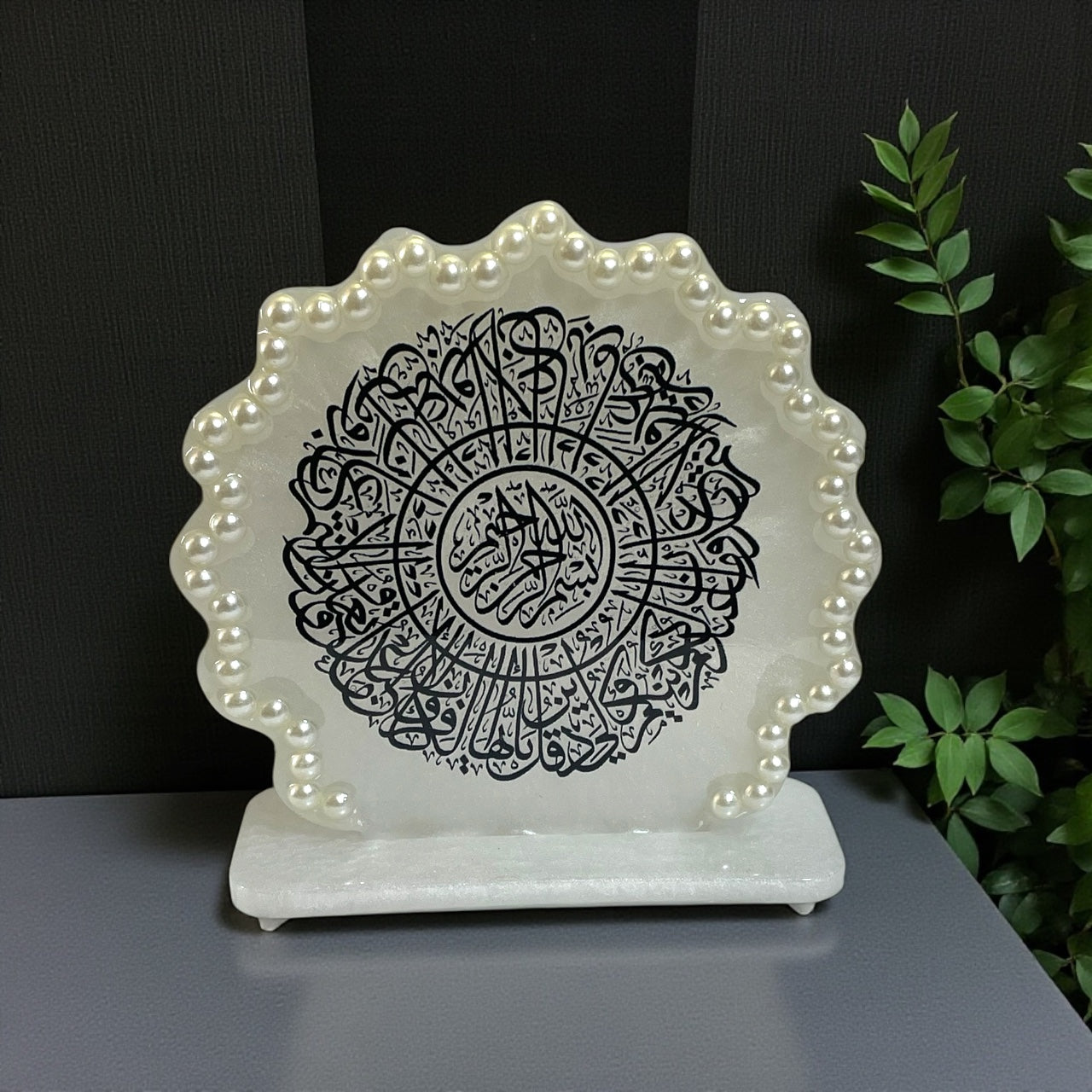 White Handmade Resin Calligraphy Table Stand