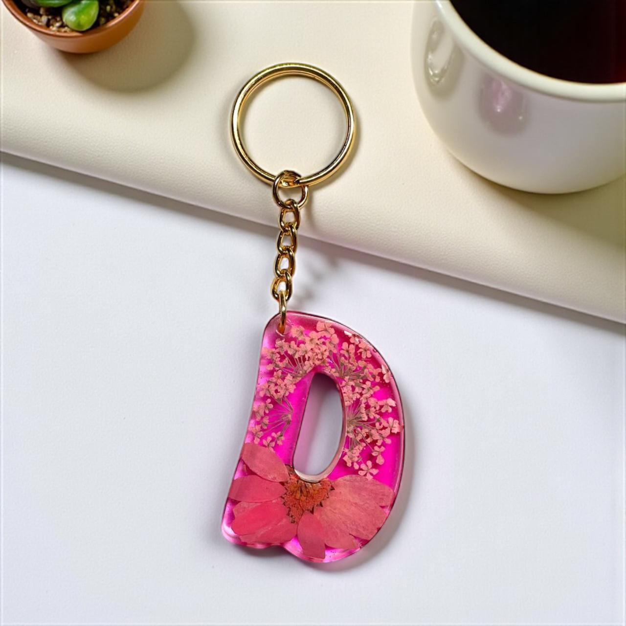 Resin Initial Keychain D – Natural Dried Flower
