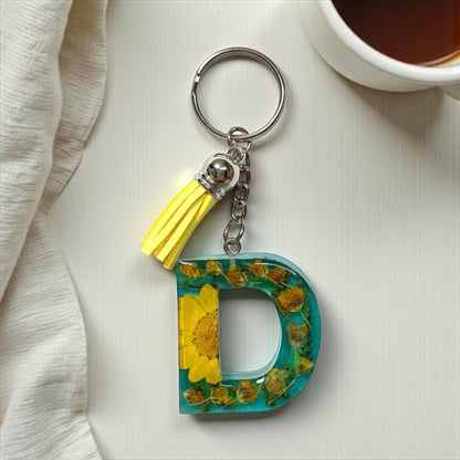 Resin Initial Keychain D – Natural Dried Flower
