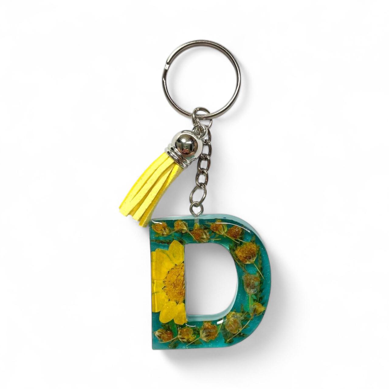 Resin Initial Keychain D – Natural Dried Flower