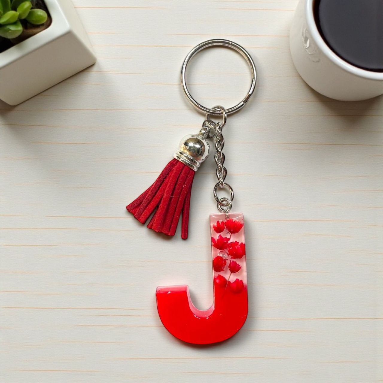 Resin Initial Keychain J – Natural Dried Flower
