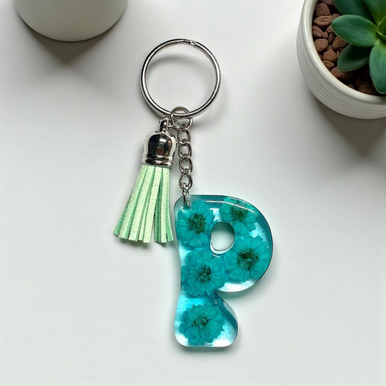 Resin Initial Keychain P – Natural Dried Flowers