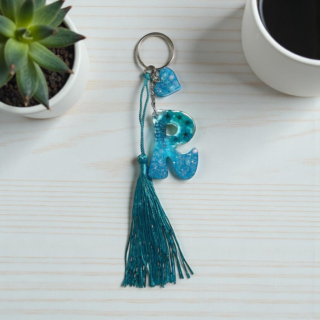Resin Initial Keychain R – Natural Dried Flowers